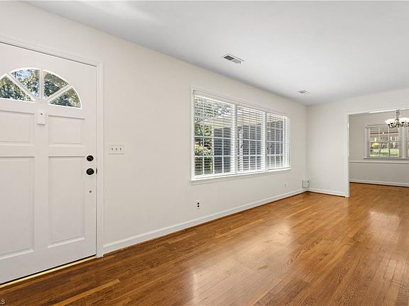 5th image of 4831 Welwyn Rd