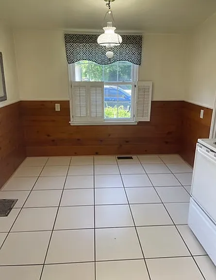 220 W Withrow St — Photo 4