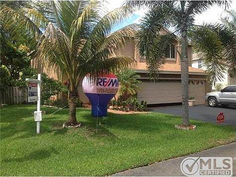 3rd image of 4781 NW 15th St