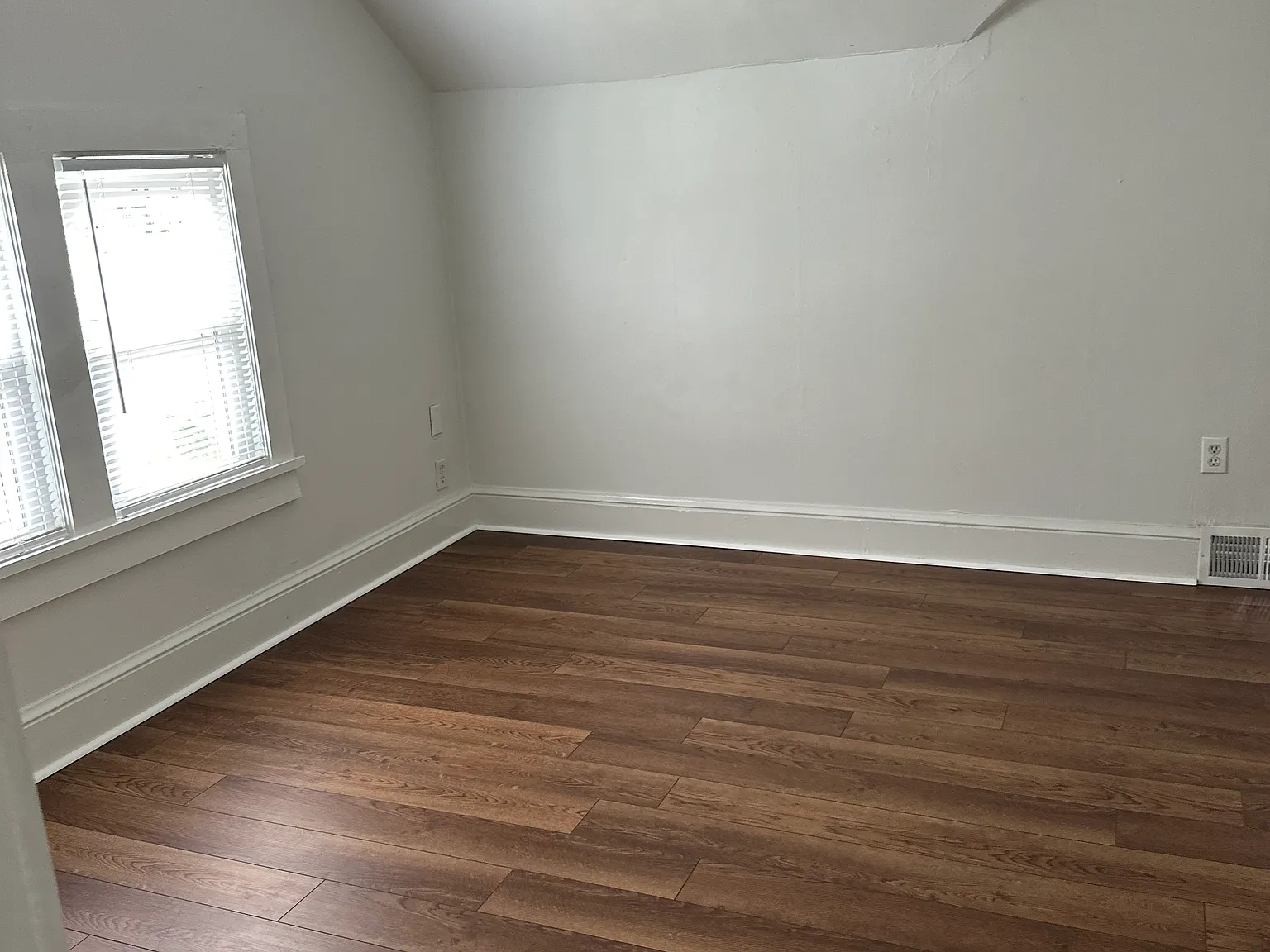 5 bed, 1600 sqft, $1,595 — Photo 4
