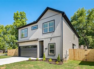 488 W 2nd St, Centerton, AR 72719