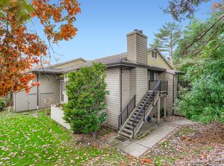 77 Galen Rd, Lake Oswego, OR 97035