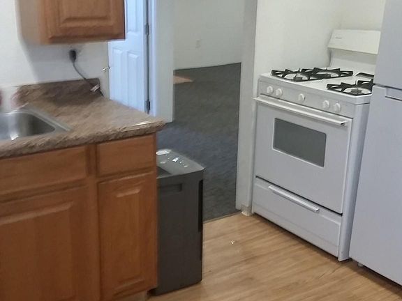 3rd image of 1240 1/2 5th Ave
