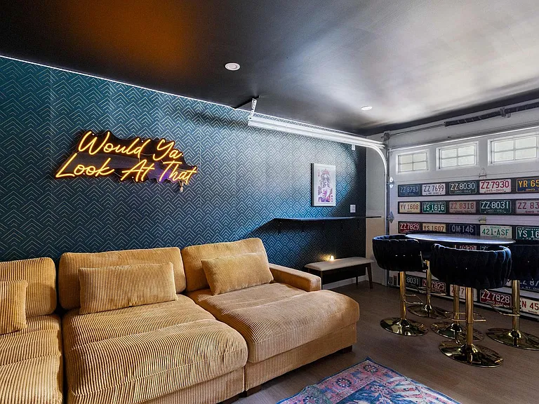 Building's Lounge