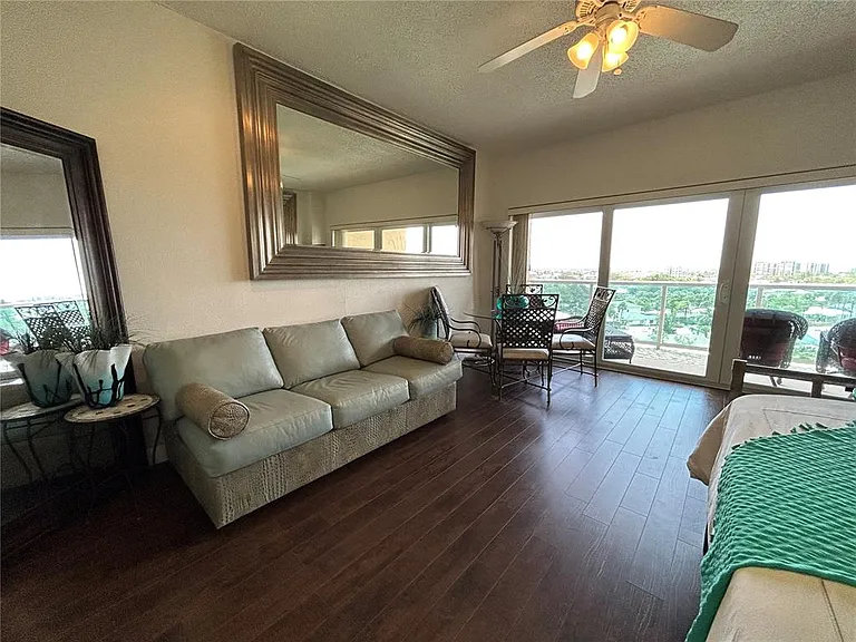 880 Mandalay Ave #604 — Photo 10