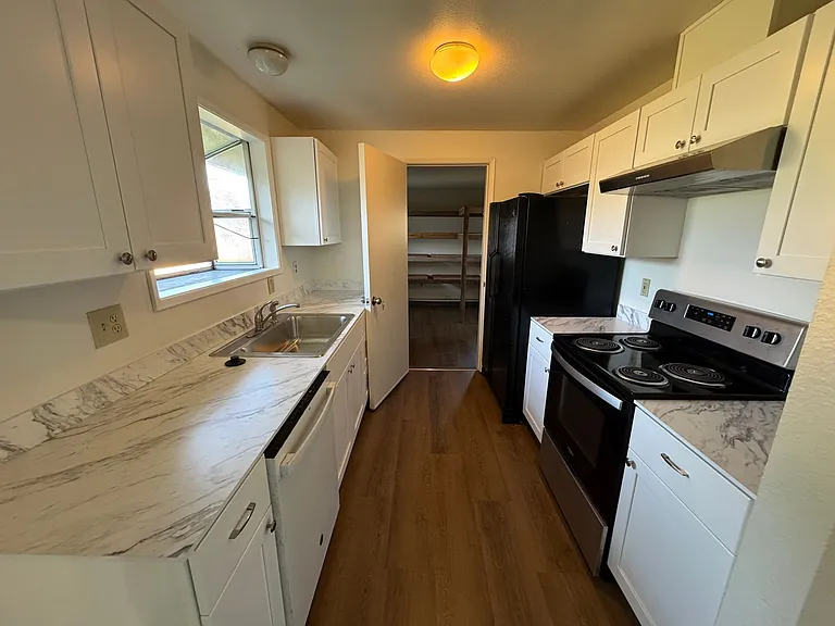 120 SE Salmon St — Photo 10
