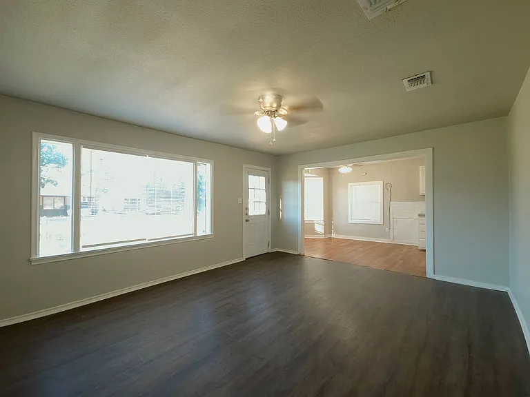 2602 Amherst St — Photo 3
