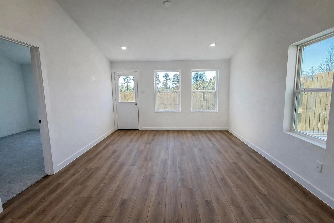 3 bed, 2.5 bath, 1375 sqft, $1,750 — Photo 3