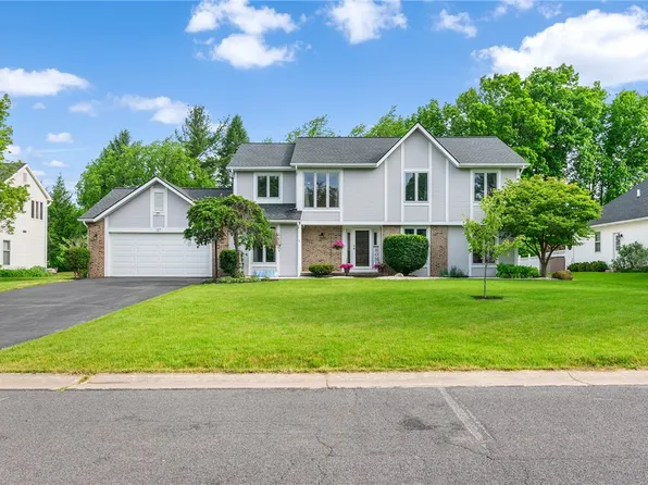 27 Devonwood Ln, Pittsford, NY 14534