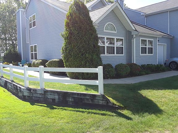 2nd image of 81 Lakeview Dr #7-35