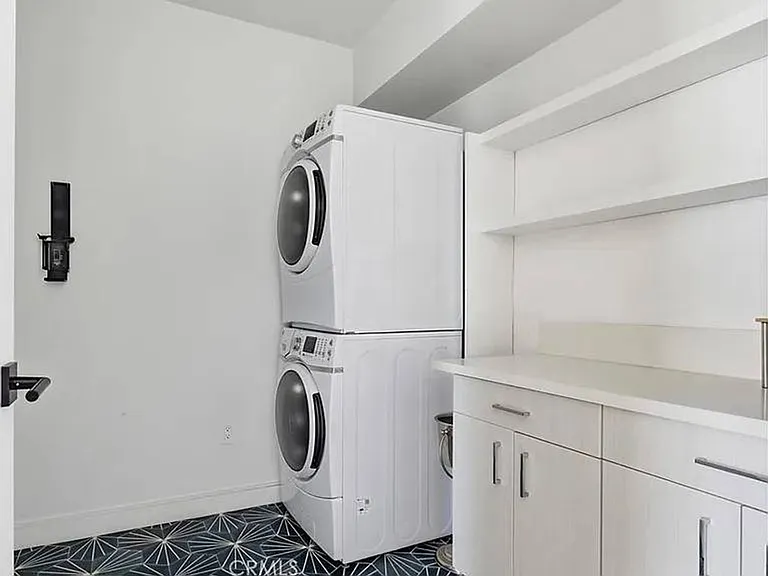 2432 Penmar Ave #201 — Photo 12
