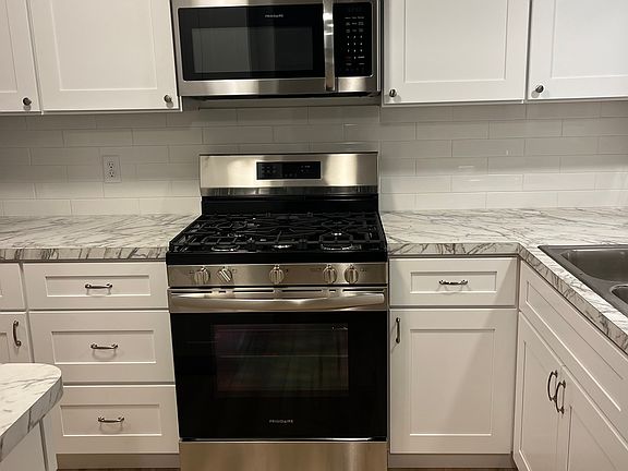 4th image of 5945 Christie Ave SE