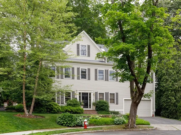11 Bunny Cir, Newton, MA 02458