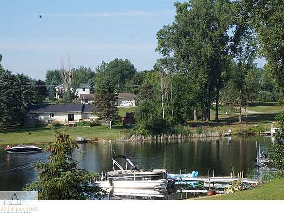 3rd image of Victoria Shore Dr