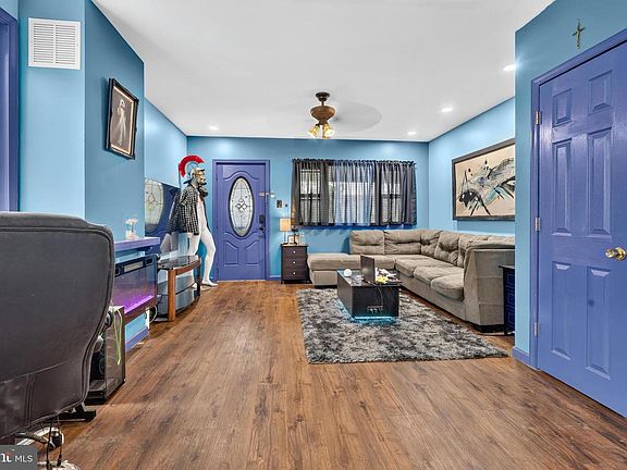 4th image of 8 Blakiston St