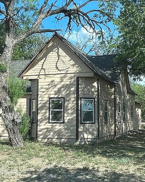 610 E Main St, Lometa, TX 76853 Zillow