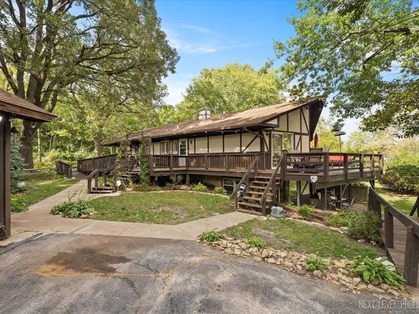 3 Lovedale Ln, North Aurora, IL 60542