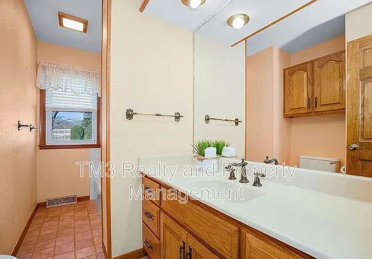 506 S 17th St — Photo 12