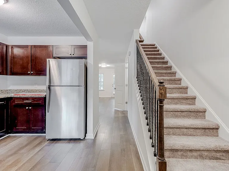 162 Barfield Way — Photo 2