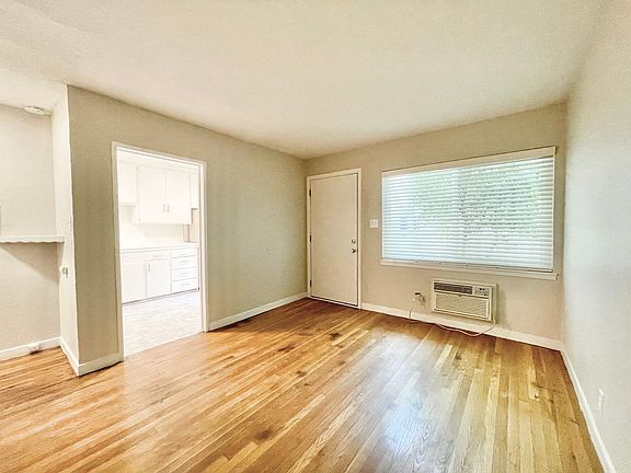 3rd image of 1410 F St APT 2