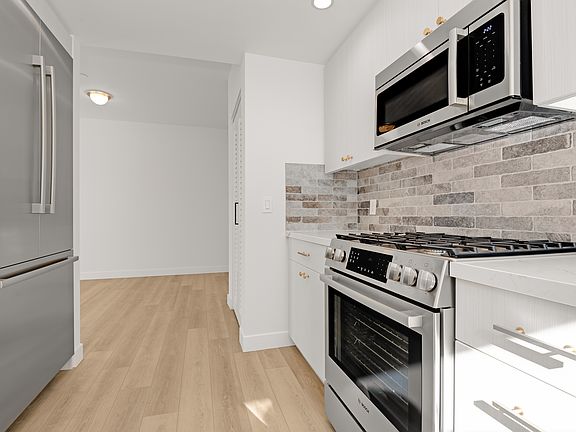 4th image of 7914 Norton Ave #103