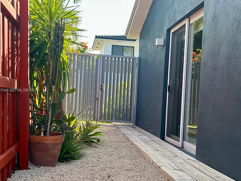 451 SW 24th Rd #2 — Photo 12