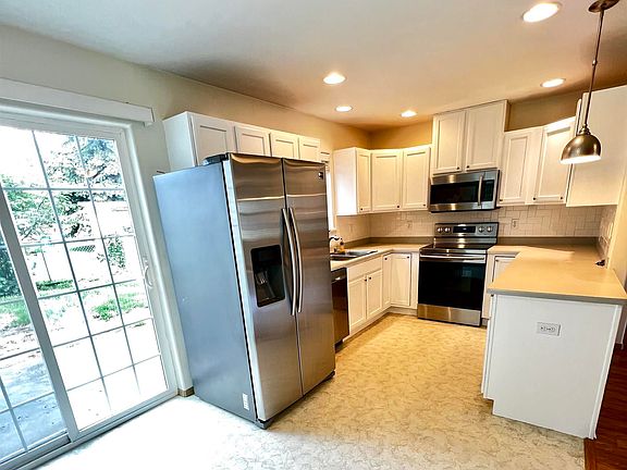 5th image of 1046 Dogwood St APT 4
