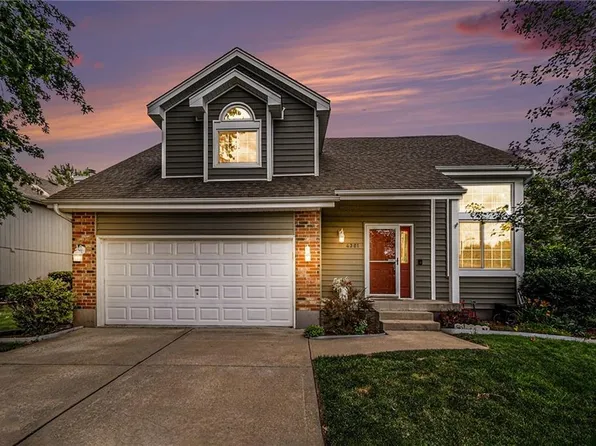 4301 NW Briarwood Dr, Blue Springs, MO 64015