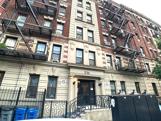 Rented by Tapiro Realty | media 11