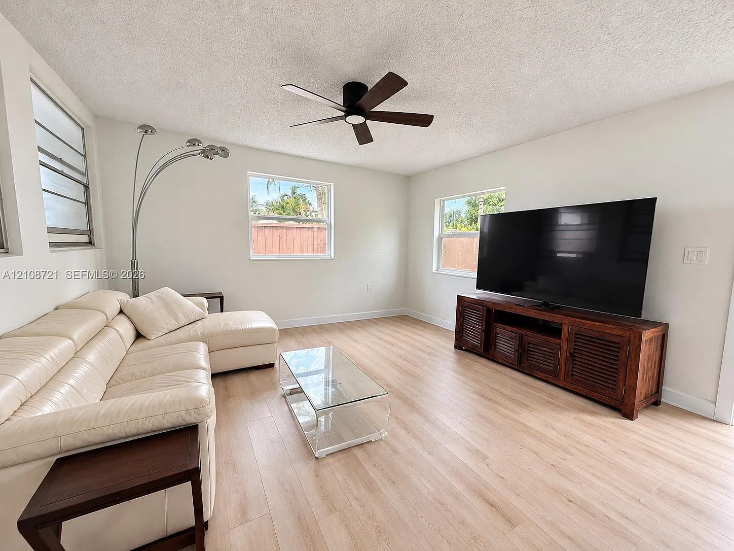 Coral Villas Rev — Photo 1