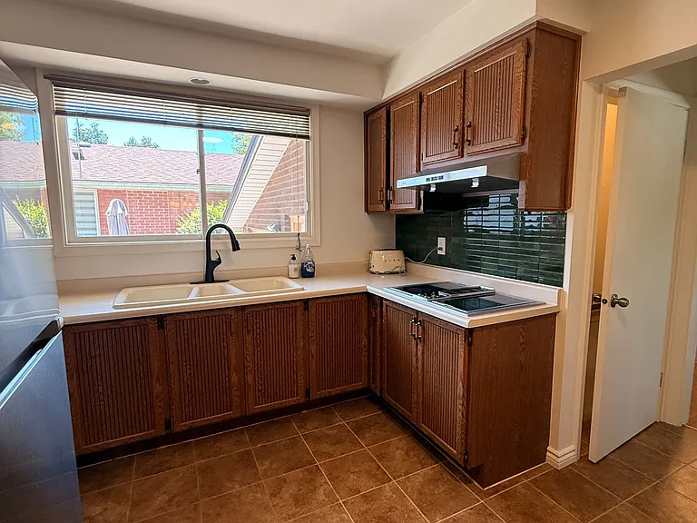 31 Brenlyn Ct #UPPER — Photo 8