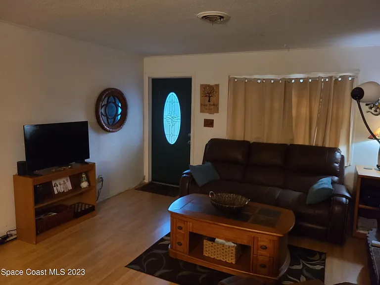 212 Gainey Ln — Photo 3