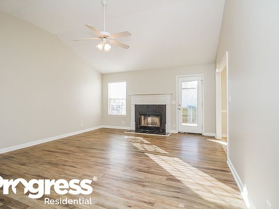 3rd image of 3025 Weybridge Dr