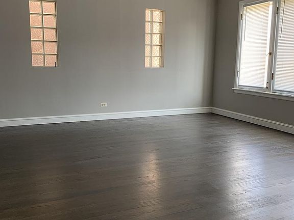 3rd image of 7124 S Francisco Ave #1