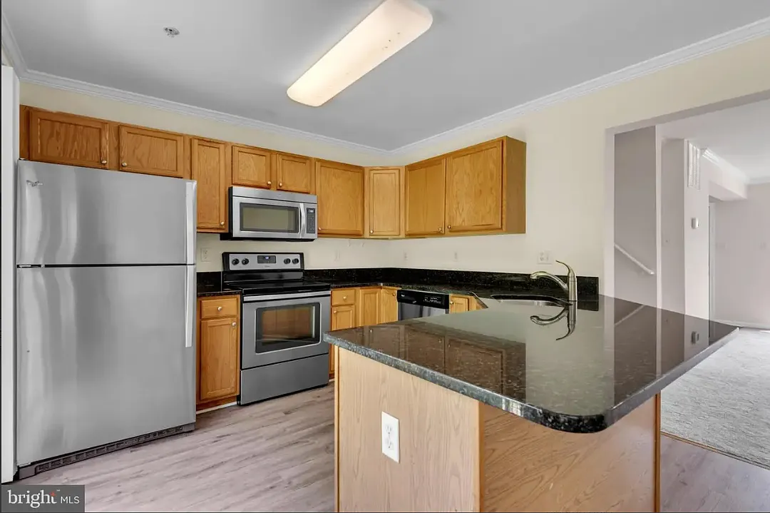 702 Horse Chestnut Ct — Photo 2
