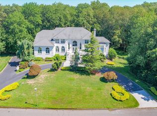 1 Debra Ct, Marlboro, NJ 07746