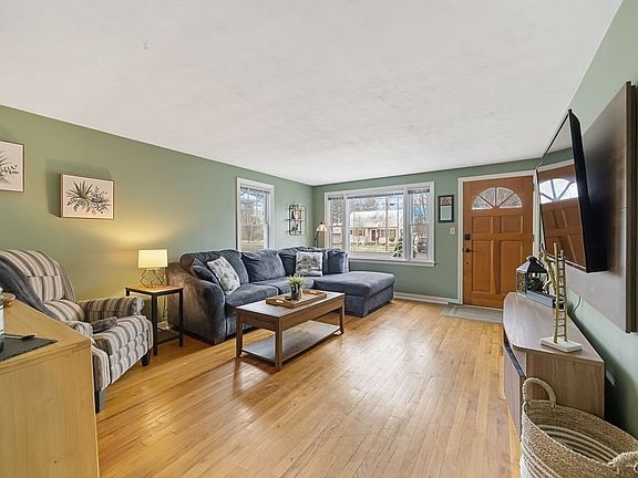 2nd image of 204 Woodland Rd