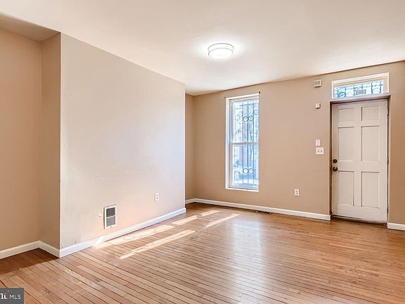 2nd image of 1022 W Lombard St