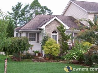 22 Deer Valley Dr, Hurricane, WV 25526