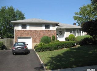 101 Birch Dr, New Hyde Park, NY 11040