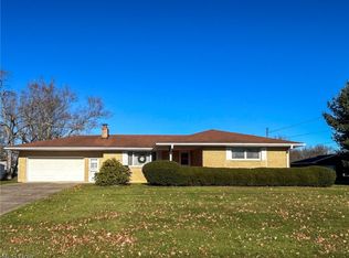 810 Carlton Dr, Campbell, OH