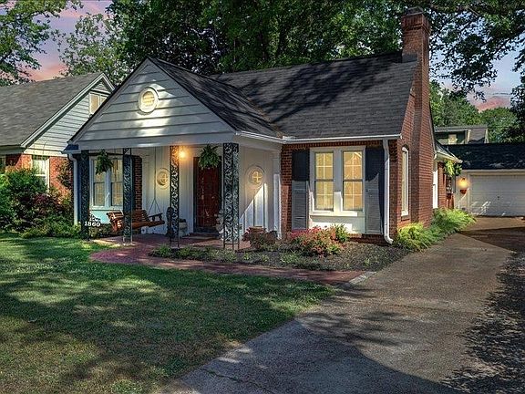2nd image of 1860 Monticello Dr