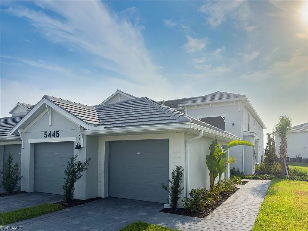 2 bed, 2.0 bath, 1569 sqft, $2,295 — Photo 1
