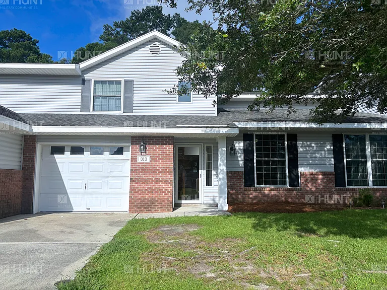 313 Willow Ln — Photo 1