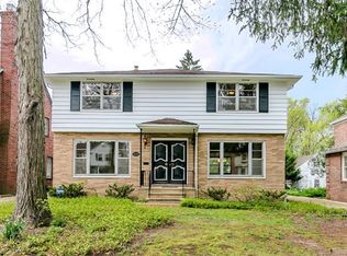 2320 Loyola Rd, University Heights, OH 44118