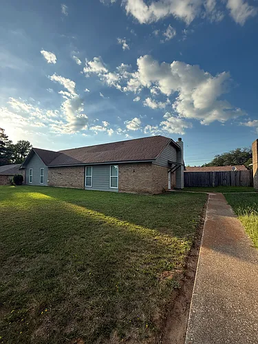 2110 Lee St #A Photo 1 2110 Lee St #A Photo 1