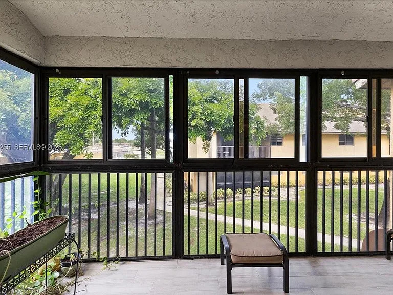 3047 N Oakland Forest Dr #204 — Photo 14