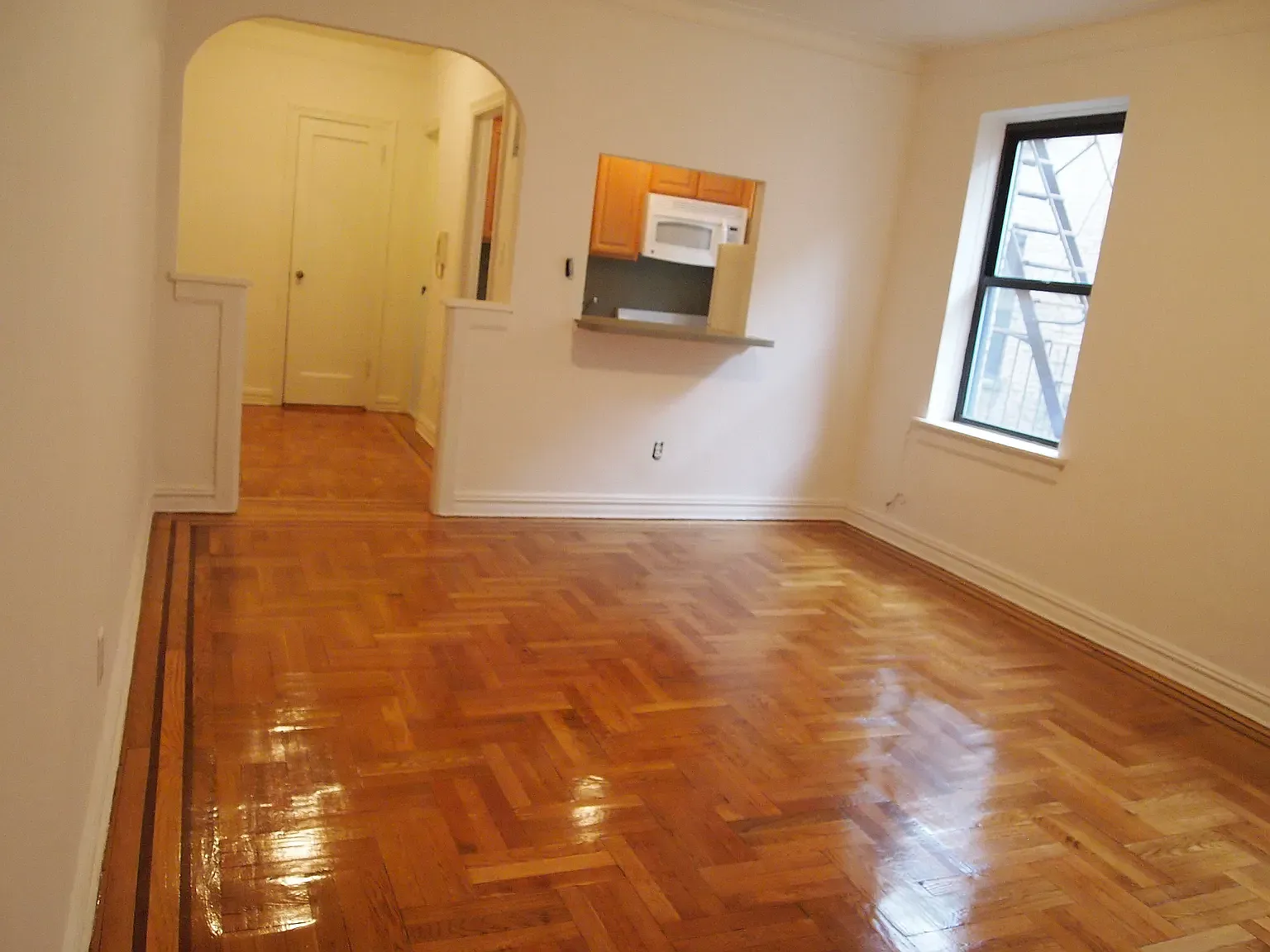 570 Isham Street — Photo 4