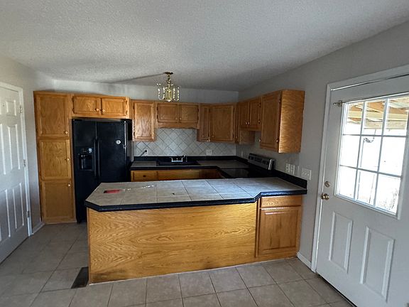 4th image of 5 Garth Dr