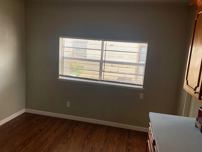 109 N Uvalde Ave — Photo 9